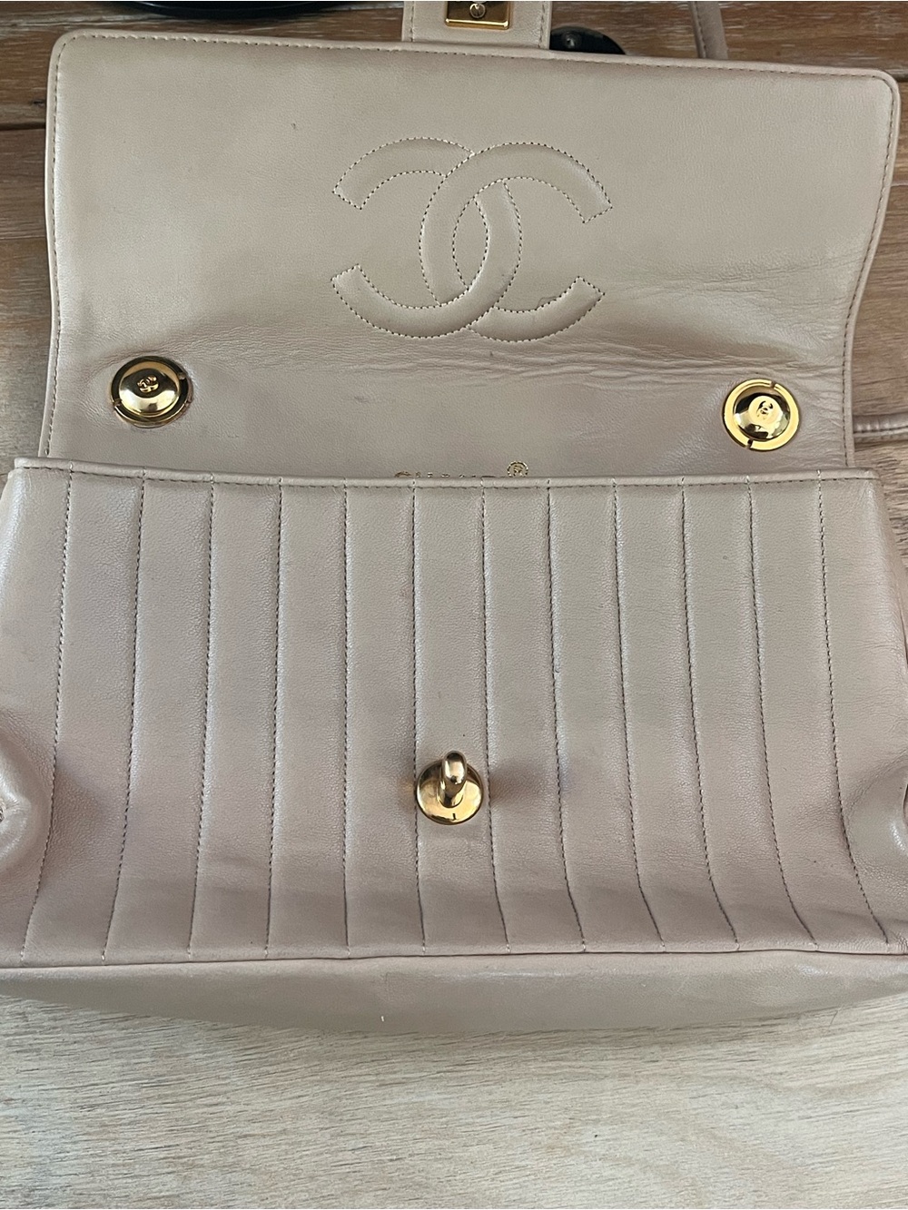 Vintage Authentic Chanel Beige Quilted Leather Shoulder Bag- Strap Needs Repair - Picture 7 of 12